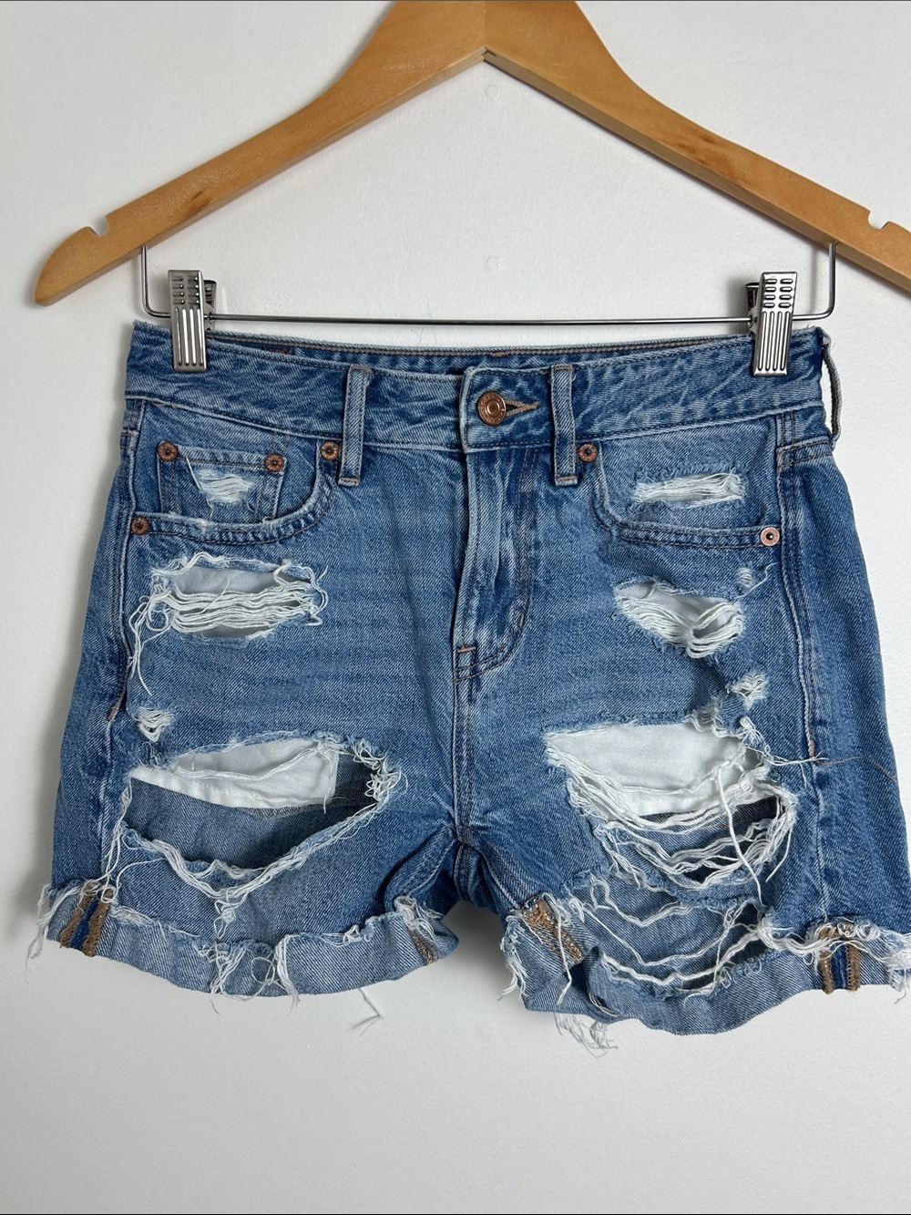 American Eagle Light Blue Distressed Denim Cutoff Shorts size 000 small